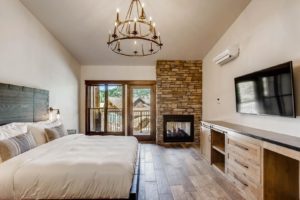 One of Black Canyon Inn's romantic rooms, perfect for an Estes Park getaway