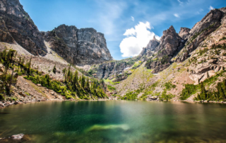 A hike to a lake with a mountain backdrop in Rocky Mountain National Park on a summer bucket list